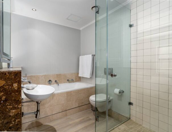 34thSouth CBD apartment_bathroom 01