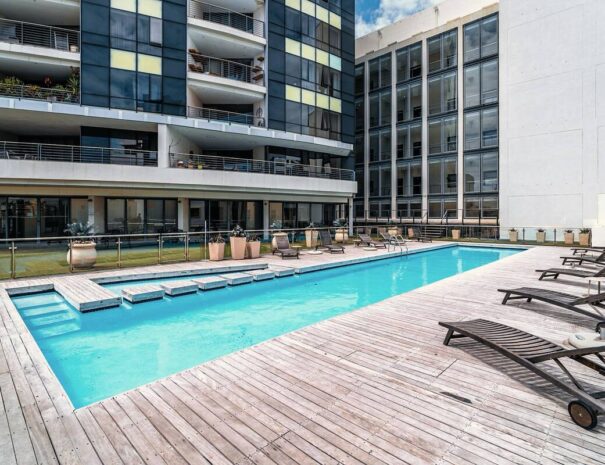 4e34thSouth CBD apartment_pool2